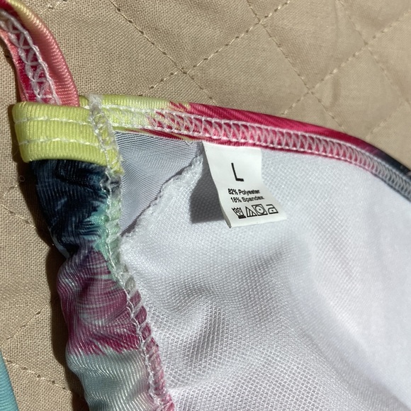Tropical String Bikini. Top & Bottoms. NWOT. Large. Has Hygiene Liner and Pads. - Picture 6 of 9